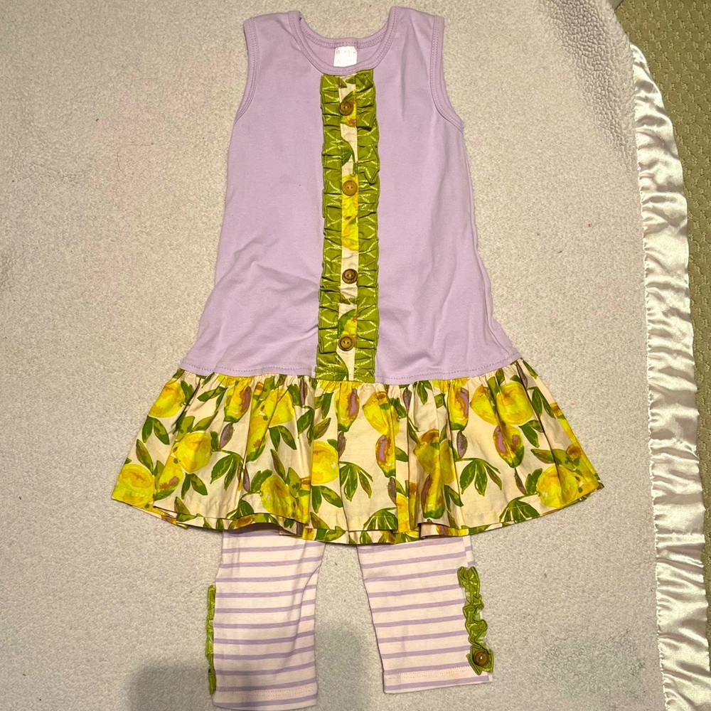 Very cute Giggle moon outfit size 4t